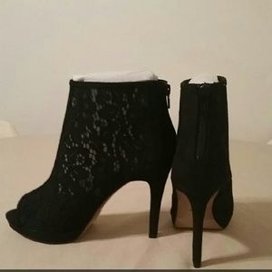 NWOT Lauren Conrad open-toed lacy booties